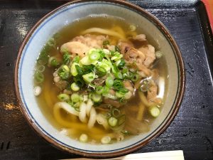 おもてなし不動産 新居浜 賃貸管理 手打ち うどん 温かい 菜の家 四国中央市 肉うどん