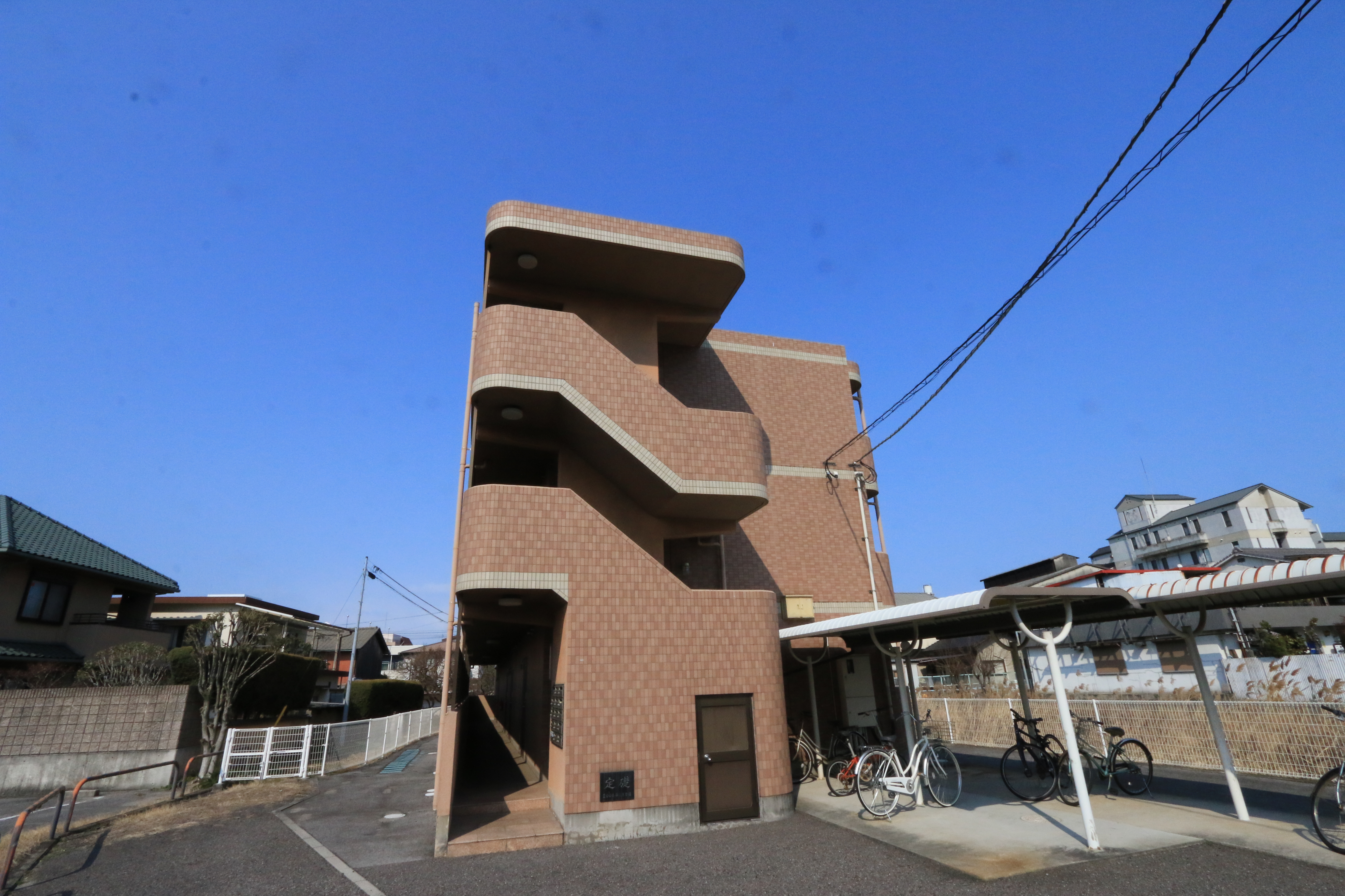 おもてなし不動産 新居浜 賃貸管理 マンション 写真撮影 川西 外観